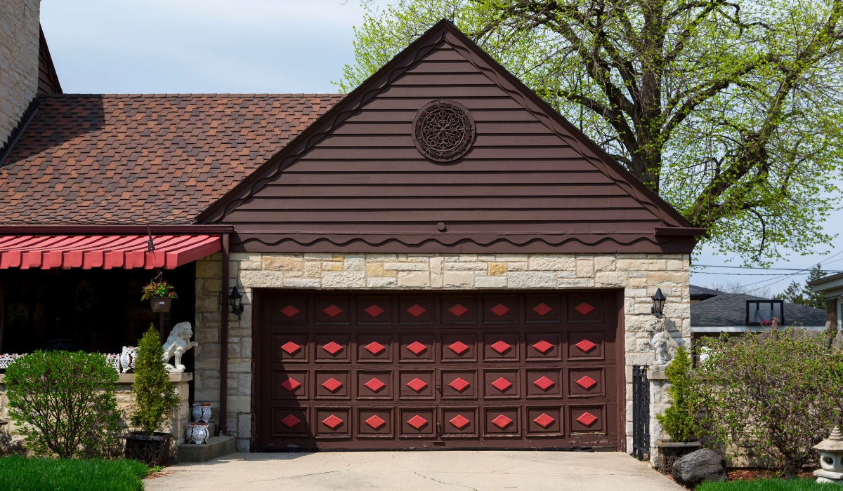 Stylish insulated garage doors for modern homes