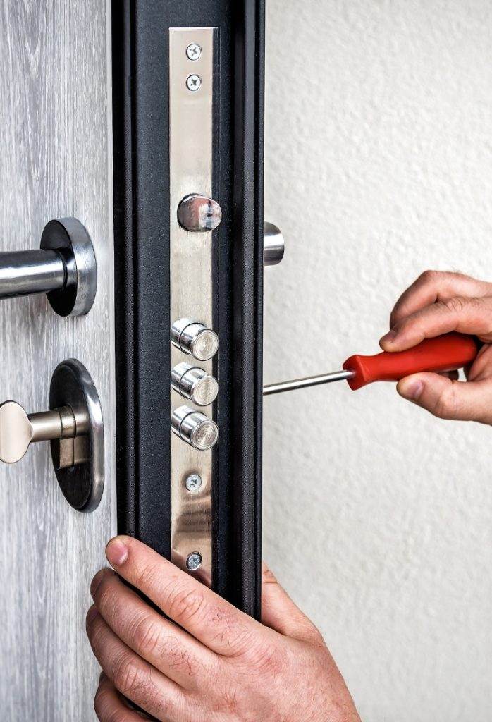 Essential guide to installing a new door lock with a screwdriver in a residential setting Essential guide to installing a new door lock with a screwdriver in a residential setting