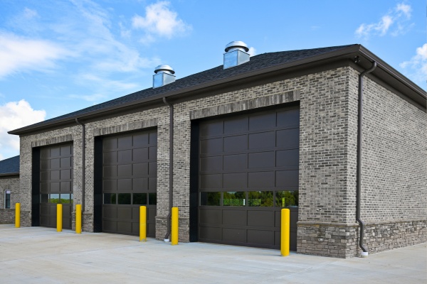 Commercial garage door installation in Edmonton showcasing modern design and functionality Commercial garage door installation in Edmonton showcasing modern design and functionality