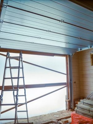 Quick garage door fix service in Edmonton for efficient and reliable repairs and maintenance Quick garage door fix service in Edmonton for efficient and reliable repairs and maintenance