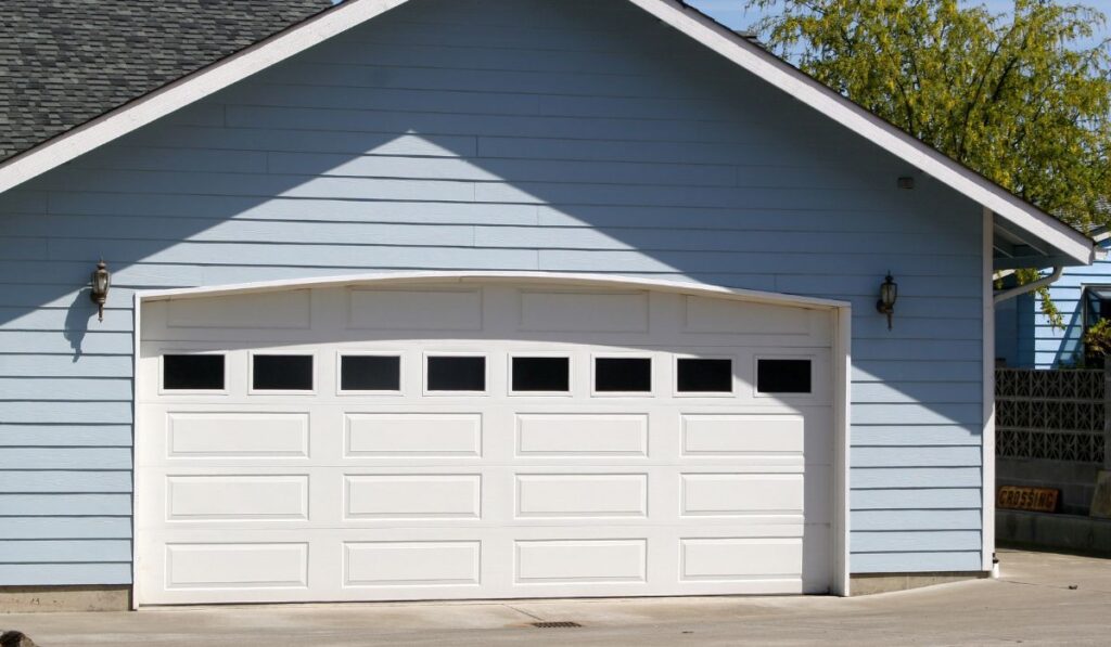 Wooden garage door with natural insulation